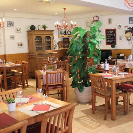 Hotel-Restaurant Les Colonnades Saint-Fulgent Экстерьер фото