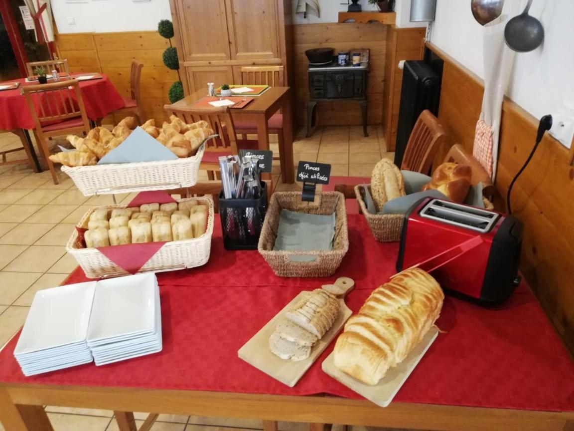 Hotel-Restaurant Les Colonnades Saint-Fulgent Экстерьер фото