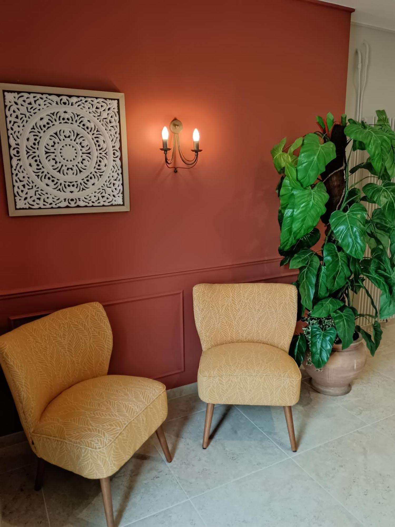 Hotel-Restaurant Les Colonnades Saint-Fulgent Экстерьер фото