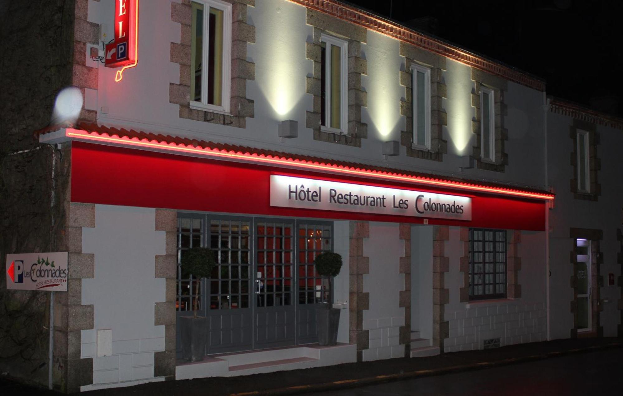 Hotel-Restaurant Les Colonnades Saint-Fulgent Экстерьер фото