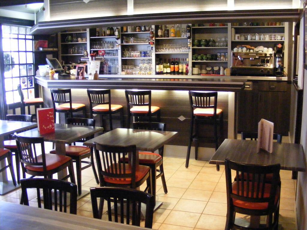 Hotel-Restaurant Les Colonnades Saint-Fulgent Экстерьер фото
