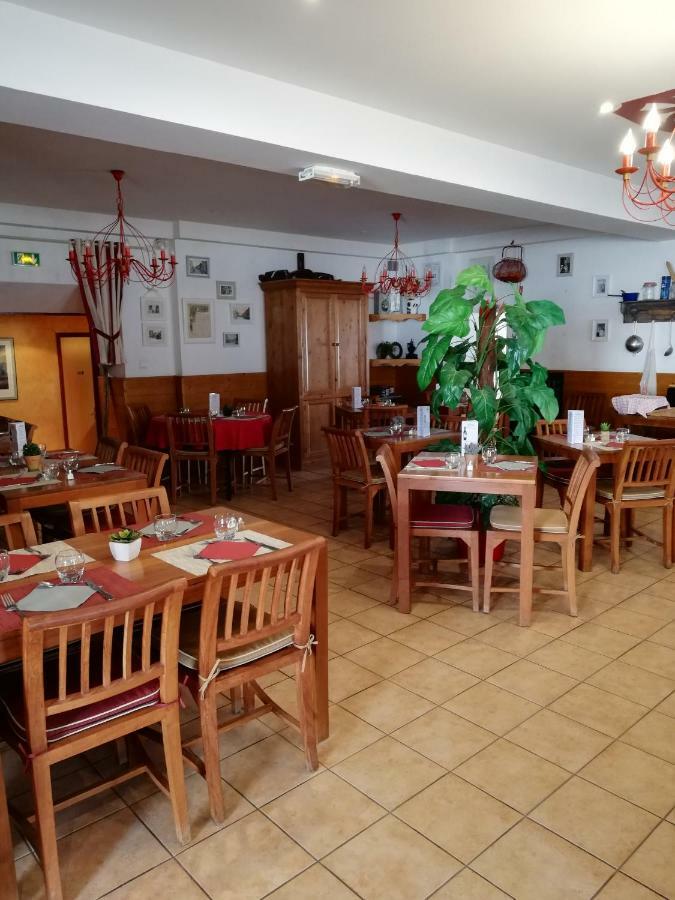 Hotel-Restaurant Les Colonnades Saint-Fulgent Экстерьер фото