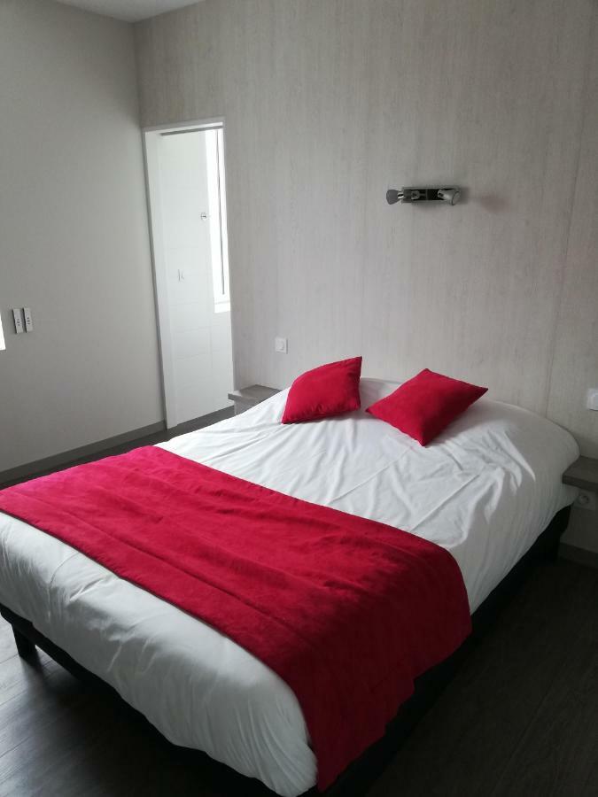 Hotel-Restaurant Les Colonnades Saint-Fulgent Экстерьер фото
